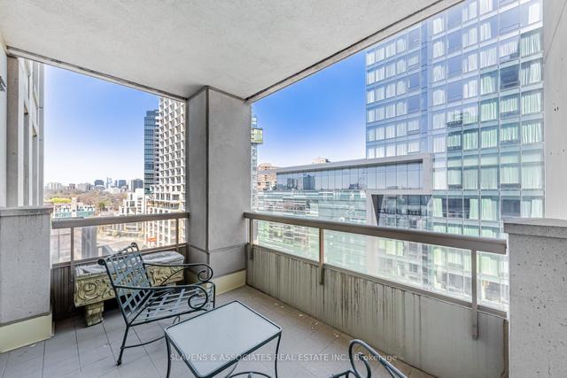 1002 - 68 Yorkville Ave, Condo with 2 bedrooms, 3 bathrooms and 2 parking in Toronto ON | Image 30