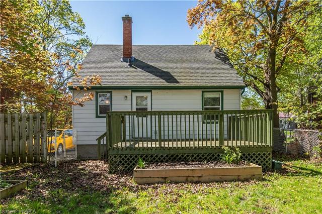 129 Carruthers Ave, House detached with 2 bedrooms, 1 bathrooms and 3 parking in Kingston ON | Image 24