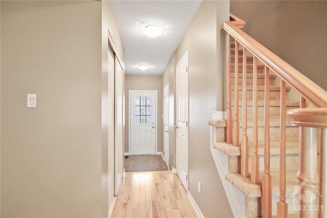 312 Quetico Private, Townhouse with 3 bedrooms, 3 bathrooms and 2 parking in Ottawa ON | Image 4