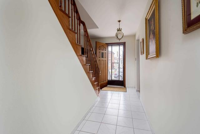 8 Vimy Ave, House detached with 3 bedrooms, 2 bathrooms and 3 parking in Toronto ON | Image 2