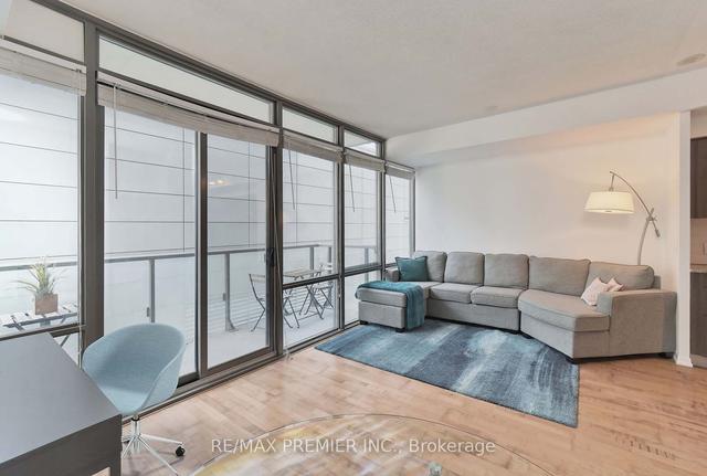 1401 - 832 Bay St, Condo with 1 bedrooms, 1 bathrooms and 0 parking in Toronto ON | Image 3