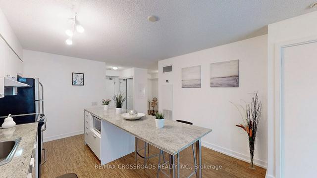 1112 - 15 Singer Ct, Condo with 1 bedrooms, 2 bathrooms and 1 parking in Toronto ON | Image 3