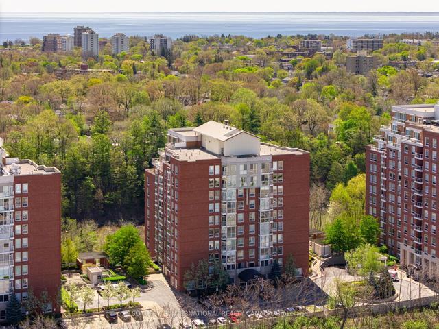 704 - 50 Old Mill Rd, Condo with 2 bedrooms, 2 bathrooms and 2 parking in Oakville ON | Image 23