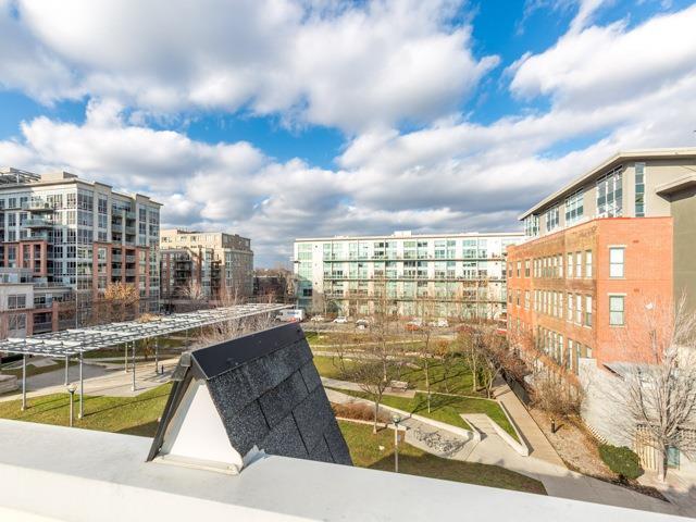 TH-710 - 35 Canniff St, Townhouse with 3 bedrooms, 3 bathrooms and 1 parking in Toronto ON | Image 3
