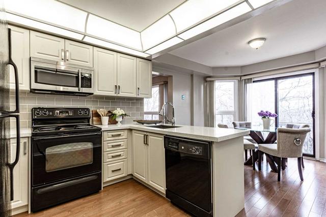 1226 Winterbourne Dr, House detached with 4 bedrooms, 3 bathrooms and 4 parking in Oakville ON | Image 3