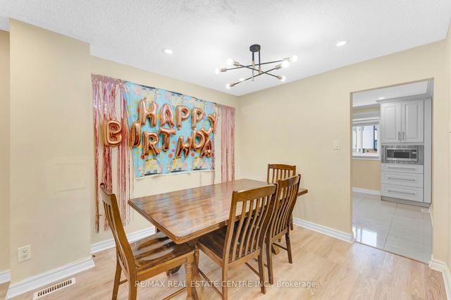 93 Moregate Cres, Townhouse with 3 bedrooms, 3 bathrooms and 2 parking in Brampton ON | Image 9