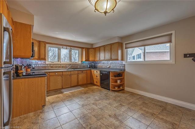 92 Brentwood Cres, House detached with 3 bedrooms, 3 bathrooms and null parking in Kingston ON | Image 49