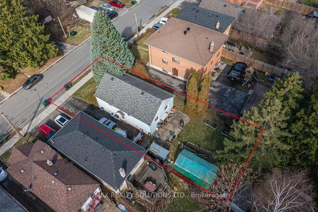65 Fortieth St, House detached with 2 bedrooms, 1 bathrooms and 4 parking in Toronto ON | Image 14