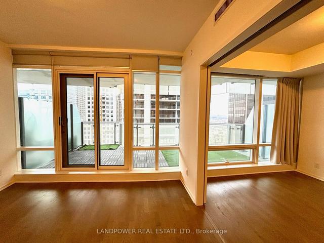 3008 - 1 Bloor St E, Condo with 1 bedrooms, 2 bathrooms and 0 parking in Toronto ON | Image 3