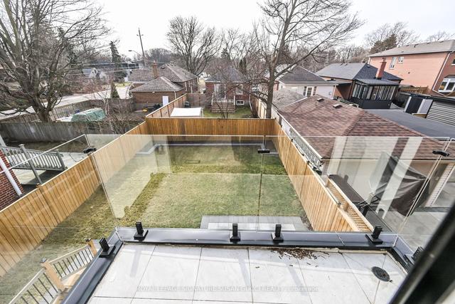 6 Doris Dr, House detached with 4 bedrooms, 5 bathrooms and 3.5 parking in Toronto ON | Image 14
