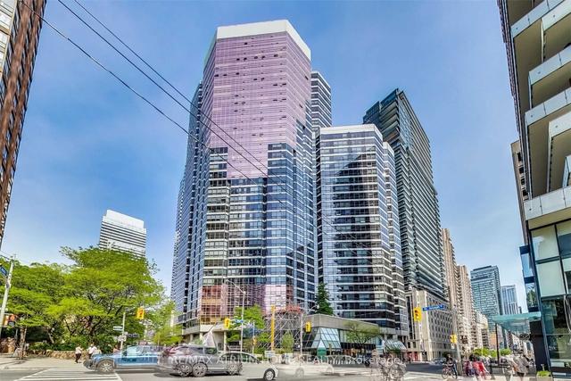 1502 - 801 Bay St, Condo with 1 bedrooms, 2 bathrooms and 0 parking in Toronto ON | Image 12