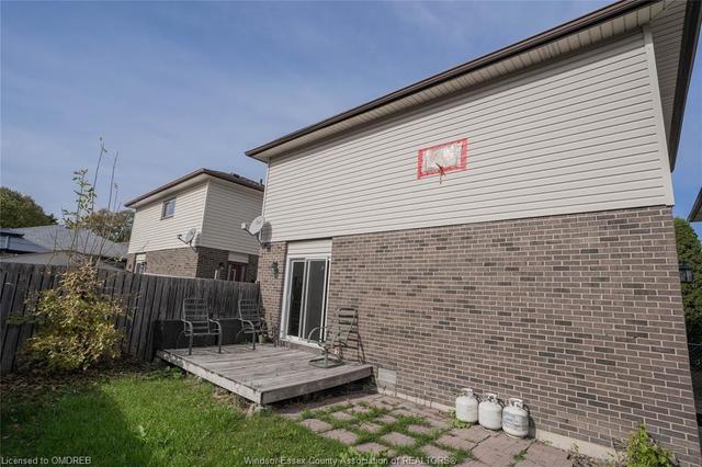 9335 Bayswater Crt, House detached with 3 bedrooms, 2 bathrooms and null parking in Windsor ON | Image 19