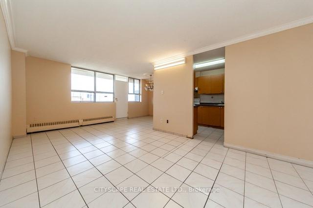 1005 - 1950 Kennedy Rd, Condo with 3 bedrooms, 1 bathrooms and 1 parking in Toronto ON | Image 2