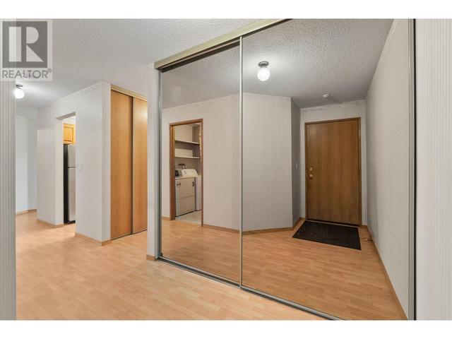 320 - 2085 Gordon Dr, Condo with 2 bedrooms, 1 bathrooms and 1 parking in Kelowna BC | Image 3