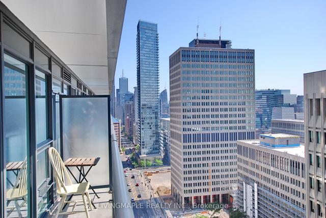 2113 - 955 Bay St, Condo with 3 bedrooms, 2 bathrooms and 1 parking in Toronto ON | Image 8