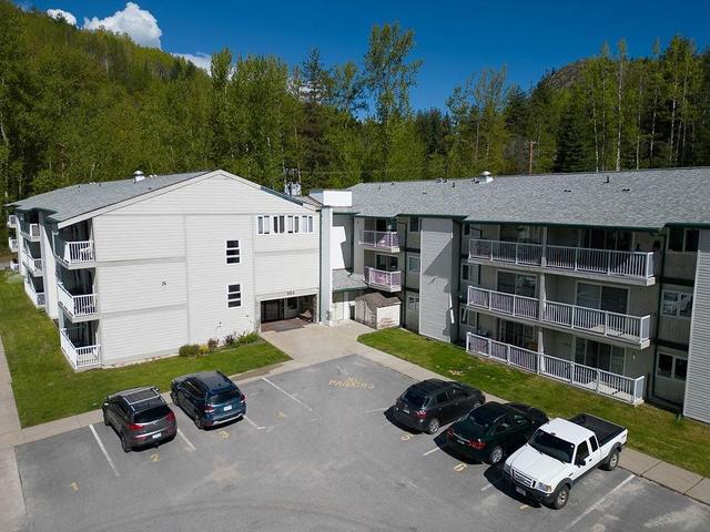 203 - 880 Wordsworth Avenue, Condo with 2 bedrooms, 1 bathrooms and 1 parking in Warfield BC | Image 2