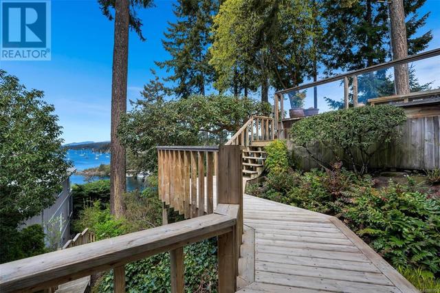 746 Sea Dr, House detached with 3 bedrooms, 2 bathrooms and 4 parking in Central Saanich BC | Image 31