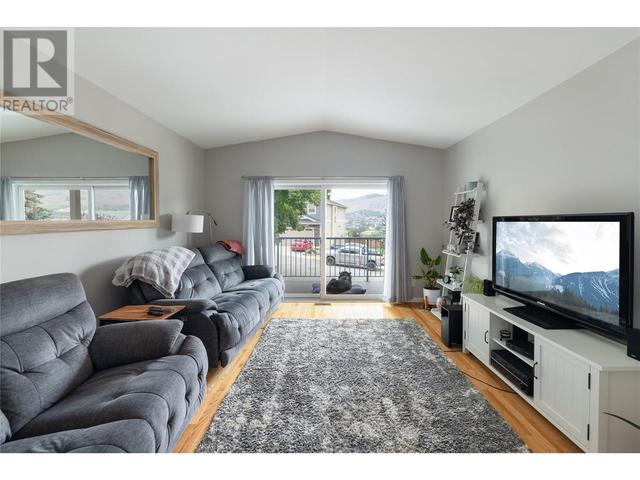 4400 Bellevue Drive, House detached with 3 bedrooms, 3 bathrooms and 5 parking in Vernon BC | Image 5