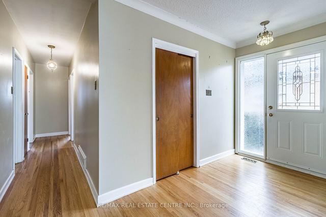 37 Cotman Cres, House detached with 3 bedrooms, 2 bathrooms and 3 parking in Toronto ON | Image 36