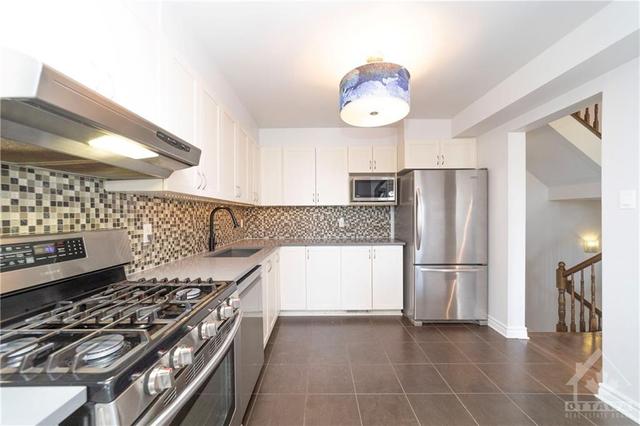 865 Ashenvale Way, Townhouse with 3 bedrooms, 3 bathrooms and 3 parking in Ottawa ON | Image 8