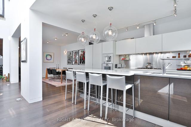 50 Beverley St, House attached with 3 bedrooms, 3 bathrooms and 1 parking in Toronto ON | Image 5