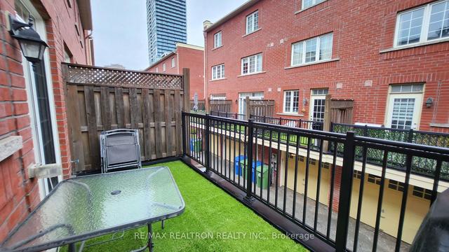 62 Raffeix Ln, Townhouse with 2 bedrooms, 3 bathrooms and 1 parking in Toronto ON | Image 13