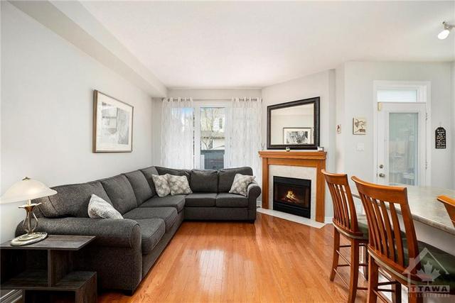531 Devonwood Cir, Townhouse with 3 bedrooms, 3 bathrooms and 3 parking in Ottawa ON | Image 8