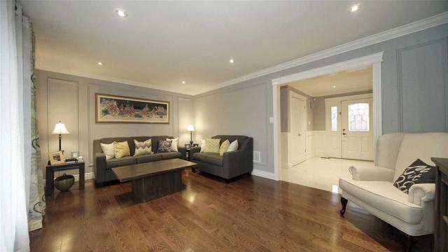 11 Boreham Cir, House detached with 5 bedrooms, 4 bathrooms and 4 parking in Brampton ON | Image 4