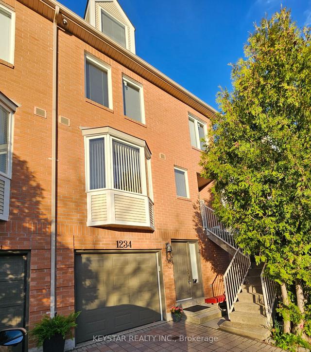 19 - 1234 Upper Village Dr, Townhouse with 3 bedrooms, 4 bathrooms and 2 parking in Mississauga ON | Image 1