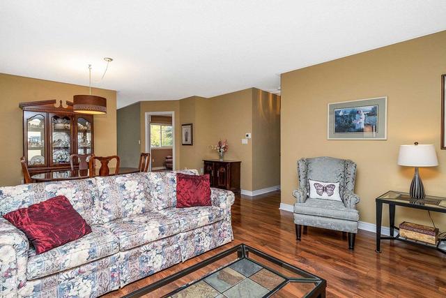 315 Malick St, House detached with 2 bedrooms, 4 bathrooms and 2 parking in Milton ON | Image 2
