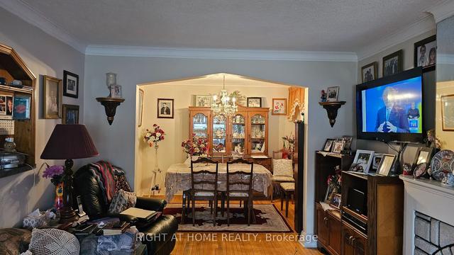 354 Kane Ave, House detached with 2 bedrooms, 2 bathrooms and 5 parking in Toronto ON | Image 17