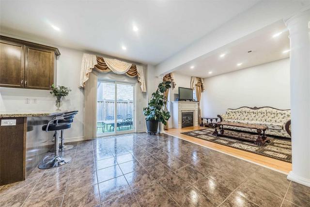 44 Moderna Dr, House detached with 4 bedrooms, 3 bathrooms and 4 parking in Vaughan ON | Image 7