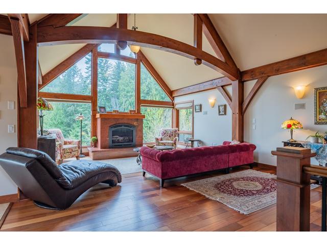 817 White Tail Drive, House detached with 4 bedrooms, 4 bathrooms and null parking in Rossland BC | Image 15