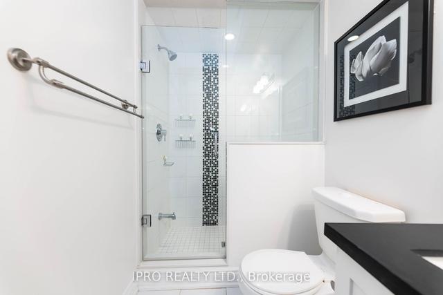 2166 Bayview Ave, Townhouse with 3 bedrooms, 3 bathrooms and 2 parking in Toronto ON | Image 22