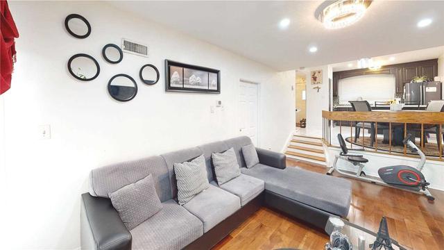 74 - 2901 Jane St, Townhouse with 3 bedrooms, 2 bathrooms and 1 parking in Toronto ON | Image 3