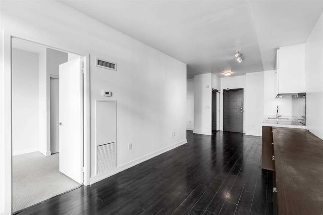 4110 - 21 Iceboat Terr, Condo with 1 bedrooms, 1 bathrooms and 0 parking in Toronto ON | Image 12