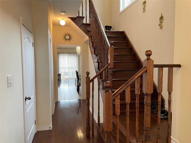 upper - 30 Freedom Oaks Tr, House semidetached with 3 bedrooms, 3 bathrooms and 3 parking in Brampton ON | Image 12