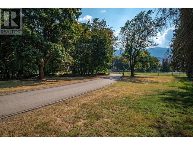 9310 Kalamalka Rd, House detached with 4 bedrooms, 4 bathrooms and 2 parking in Coldstream BC | Image 13