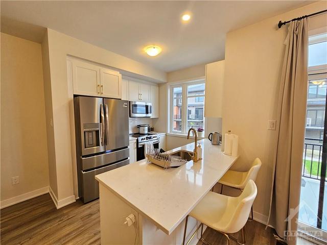 656 Corporal Private, Townhouse with 2 bedrooms, 3 bathrooms and 2 parking in Ottawa ON | Image 7