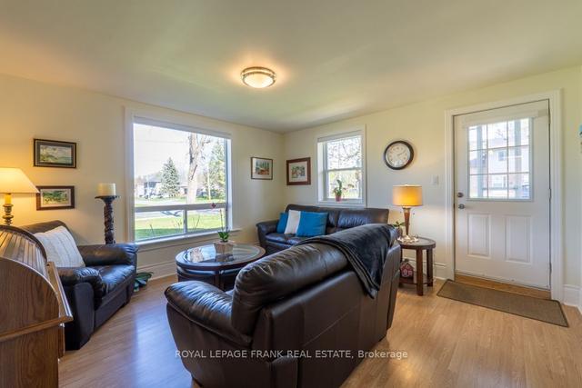 95 Adelaide St N, House detached with 3 bedrooms, 2 bathrooms and 10 parking in Kawartha Lakes ON | Image 5
