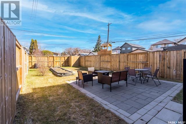 327 2nd Street E, House semidetached with 3 bedrooms, 3 bathrooms and null parking in Saskatoon SK | Image 40