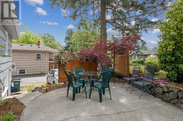 1087 Burnside Rd W, House detached with 2 bedrooms, 1 bathrooms and 4 parking in Saanich BC | Image 27