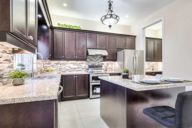 56 Wozniak Cres, House detached with 4 bedrooms, 4 bathrooms and 4 parking in Markham ON | Image 4