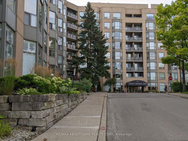 404 - 2511 Lakeshore Rd W, Condo with 1 bedrooms, 1 bathrooms and 1 parking in Oakville ON | Image 1