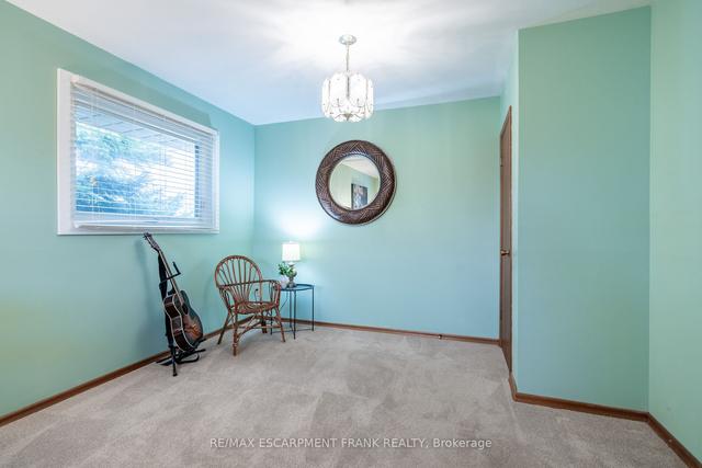 888 Upper Ottawa St, House detached with 2 bedrooms, 2 bathrooms and 5 parking in Hamilton ON | Image 17