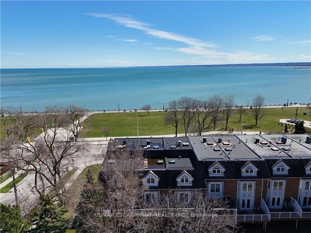 1395 Lakeshore Rd, House attached with 3 bedrooms, 3 bathrooms and 2 parking in Burlington ON | Image 1