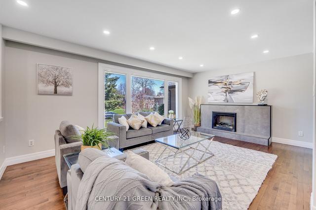 55 Regency Sq, House detached with 3 bedrooms, 2 bathrooms and 6 parking in Toronto ON | Image 36