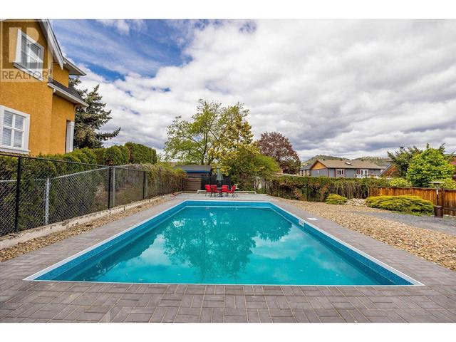 464 Mcphee St, House detached with 5 bedrooms, 2 bathrooms and 6 parking in Kelowna BC | Image 28