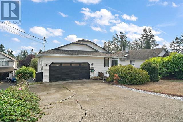 2447 Valleyview Pl, House detached with 4 bedrooms, 3 bathrooms and 6 parking in Sooke BC | Image 2