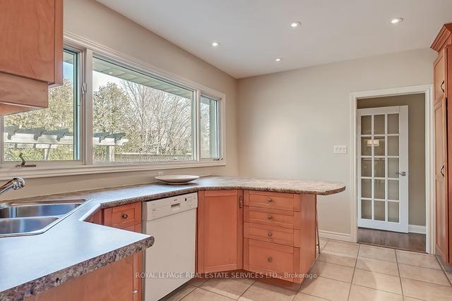 2055 Duncan Rd, House detached with 3 bedrooms, 2 bathrooms and 4 parking in Oakville ON | Image 2